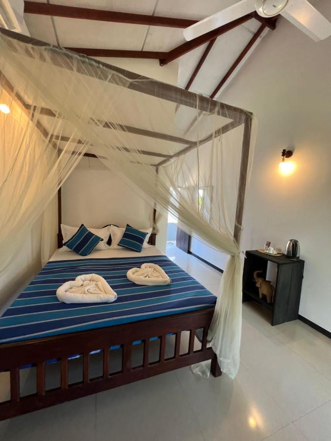 Hotel Pineapple Surf Ahangama Exterior foto