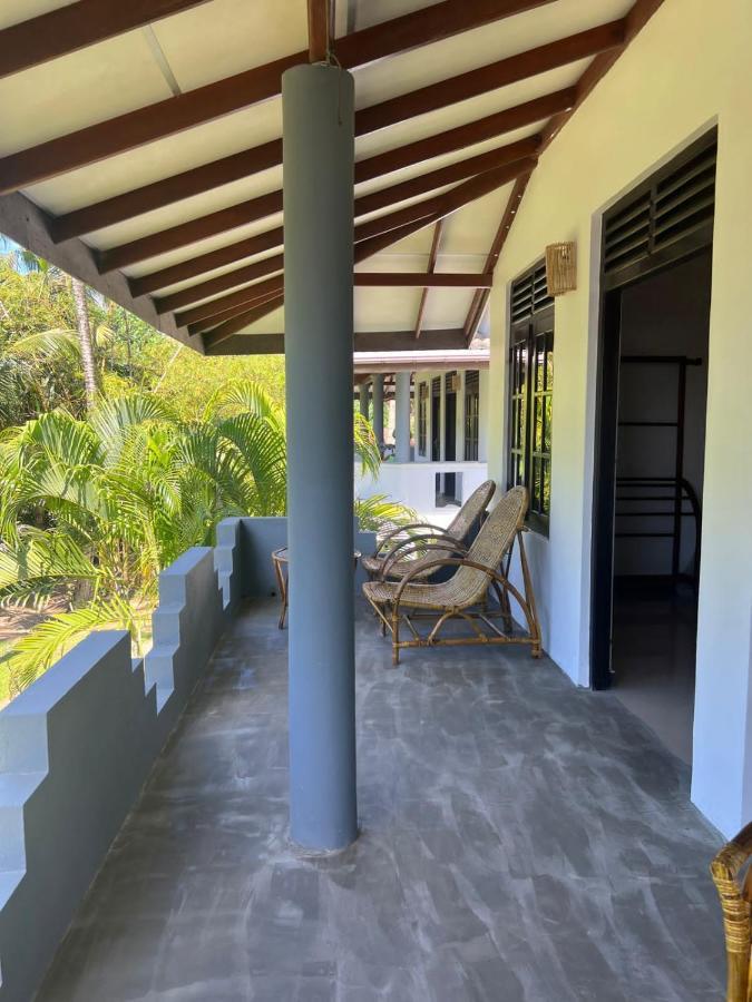 Hotel Pineapple Surf Ahangama Exterior foto