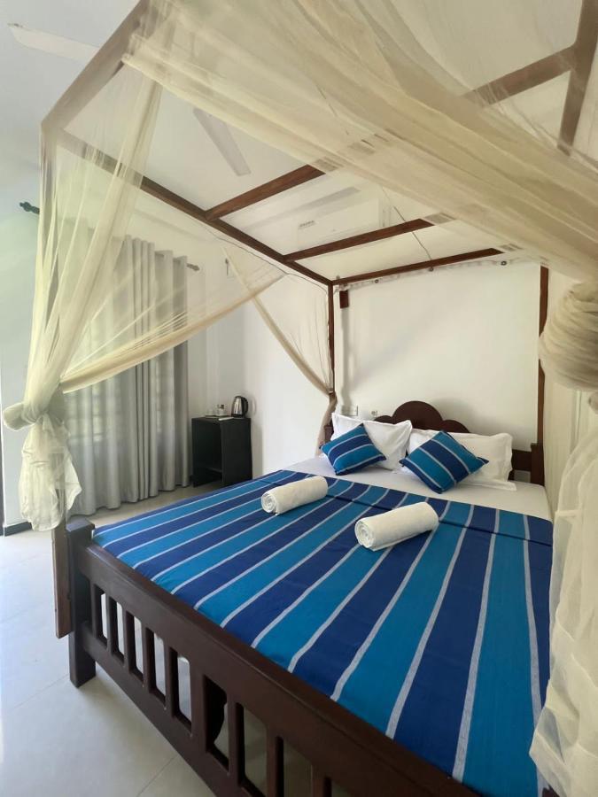 Hotel Pineapple Surf Ahangama Exterior foto