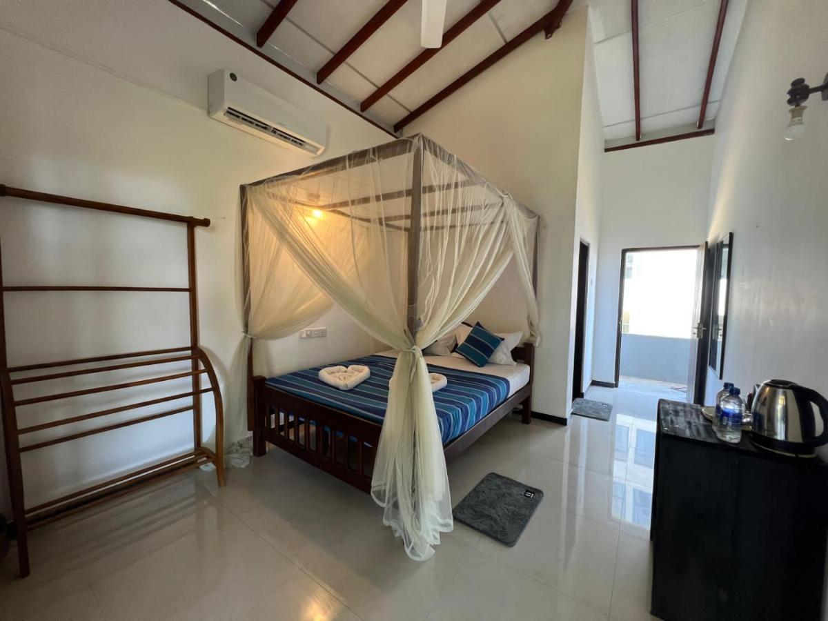 Hotel Pineapple Surf Ahangama Exterior foto