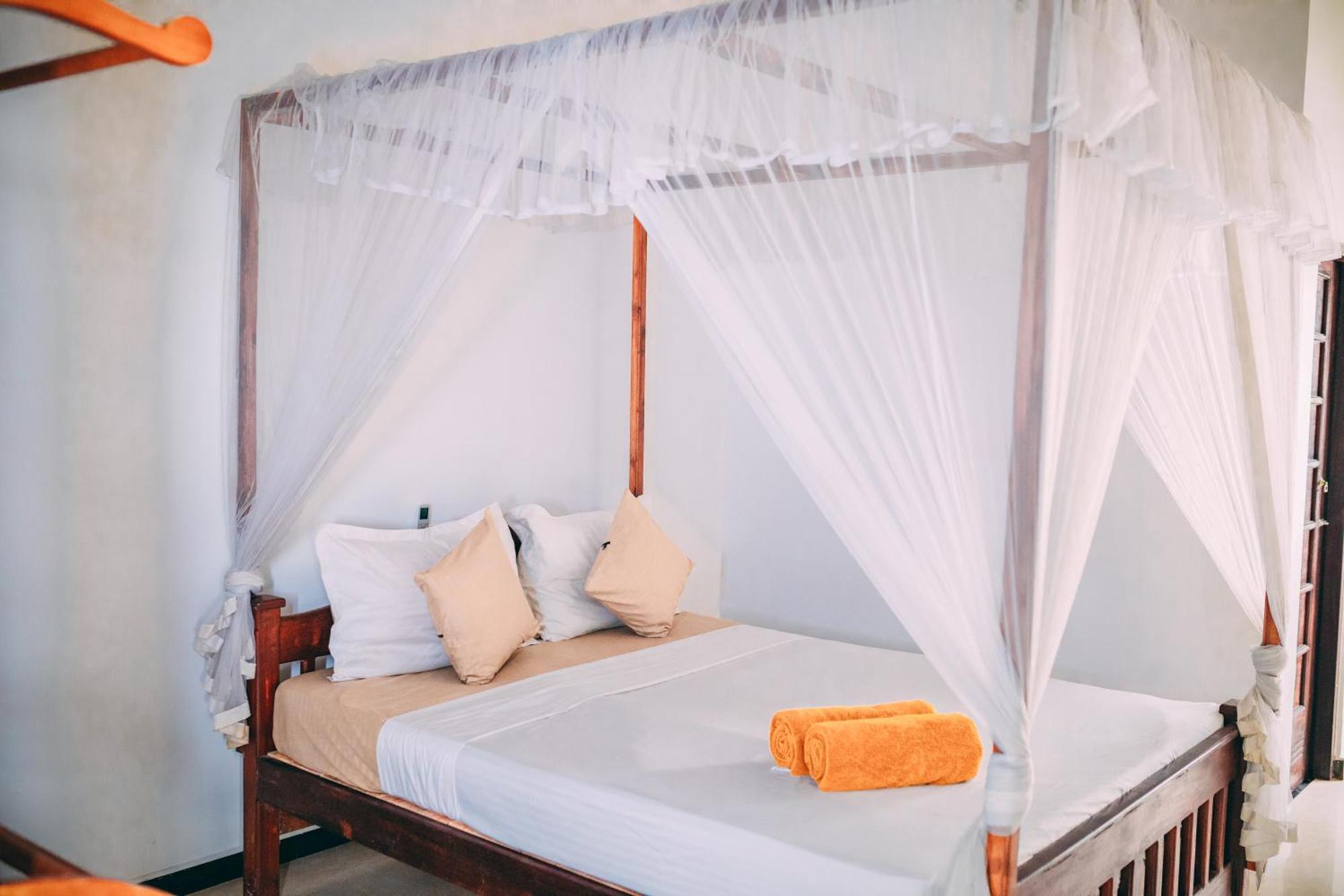 Hotel Pineapple Surf Ahangama Exterior foto