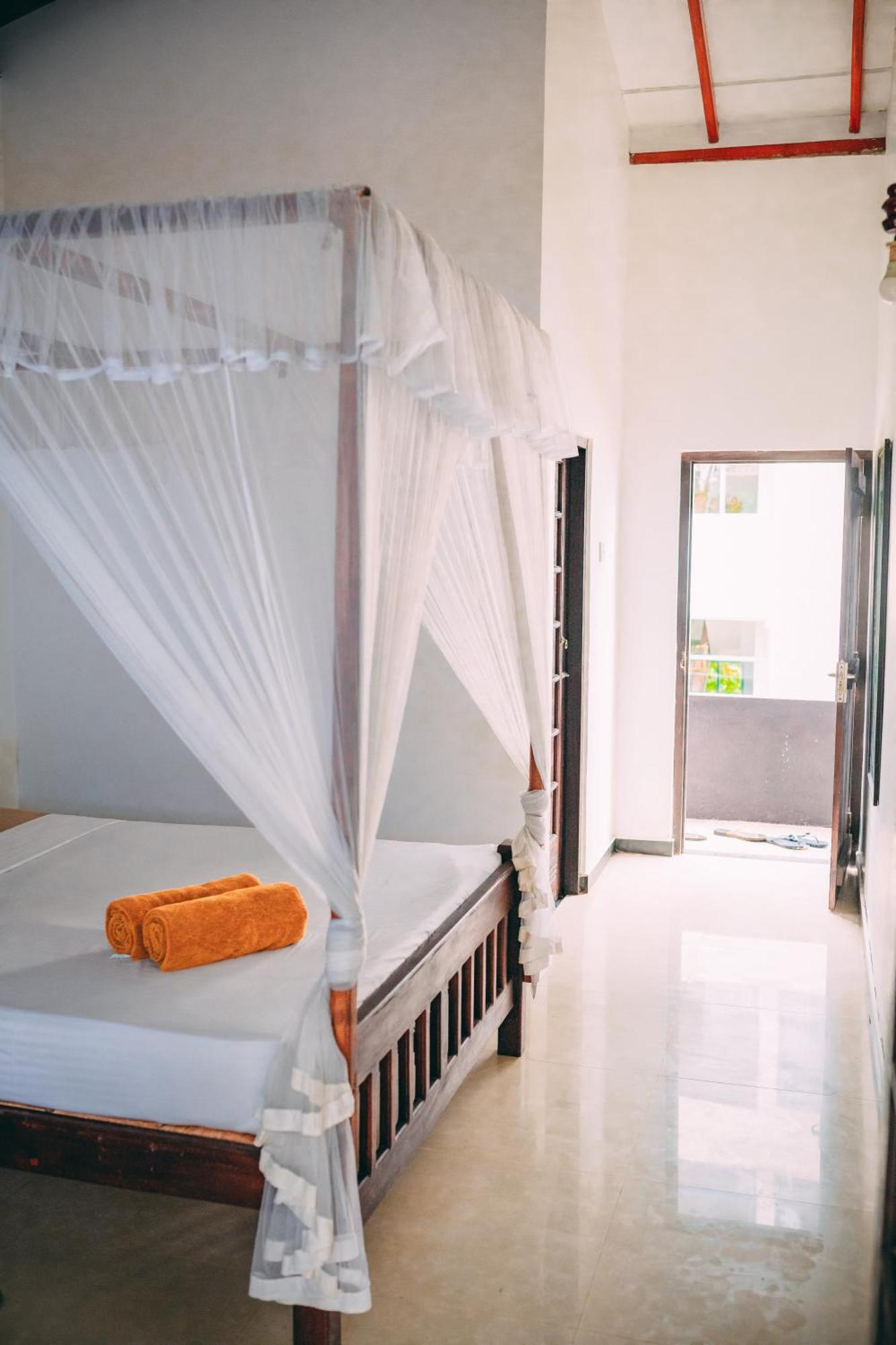 Hotel Pineapple Surf Ahangama Exterior foto